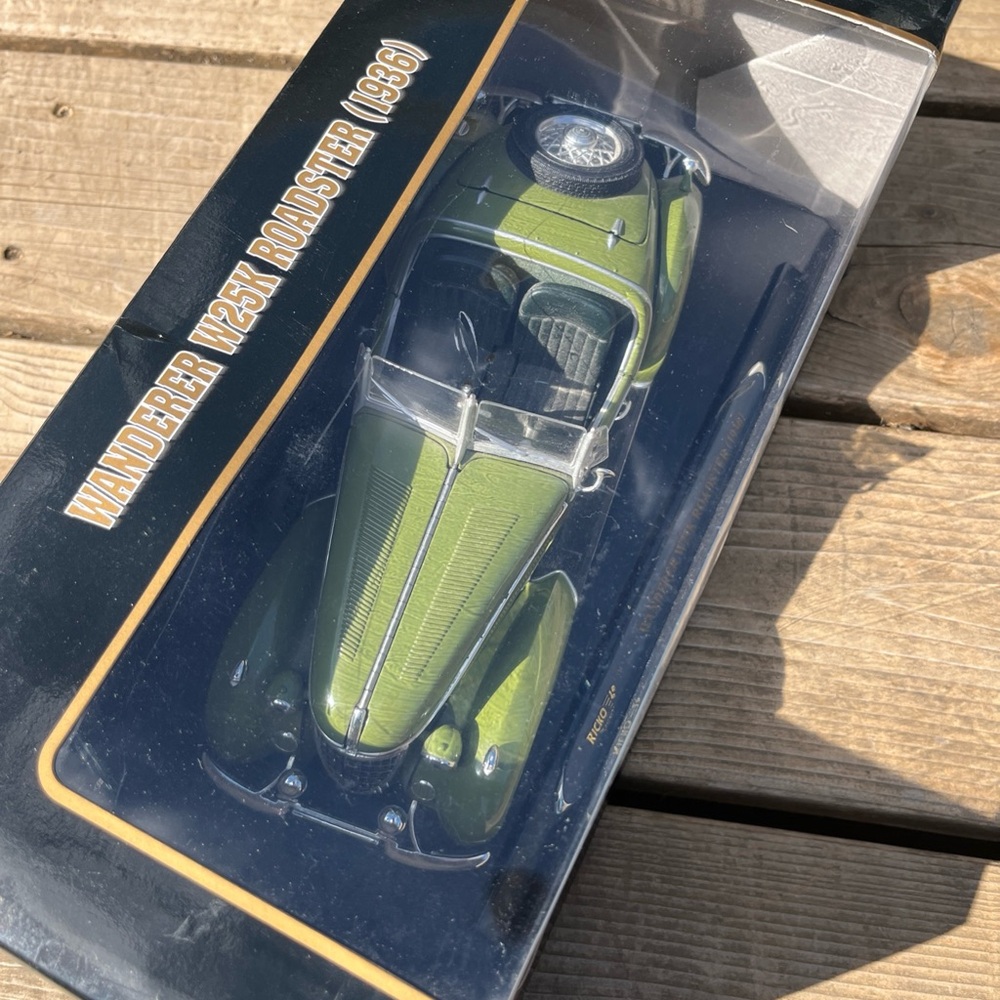 Ricko 1/18 Scale Diecast - 32108 Wanderer W25K Roadster 1936 Green